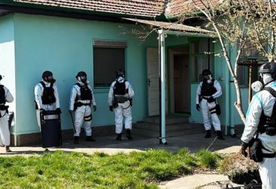 (FOTO) Policija otkrila čitavu laboratoriju za proizvodnju opojnih materija: Ogromna akcija u Subotici, osumnjičeni odmah uhapšeni - količina pronađenog sadržaja šokantna