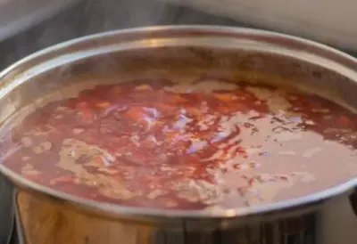 Supa koja tera u WC za 40 minuta: Rusi je piju ujutru za POTPUNO čišćenje creva – domaći recept za detoks koji deluje odmah