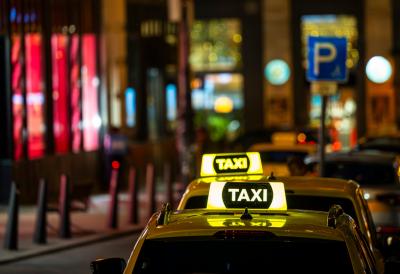 Ušao u taksi i ostao u šoku: Vozač mu naplatio 250 evra za šest kilometara i poručio: "Dobio si popust"