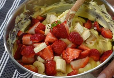 Najlakša torta IZ ŠERPE sa jagodama i keksom! Pravi se “od oka”, samo se sve izmeša, ne peče se – slatkiš gotov za 10 minuta