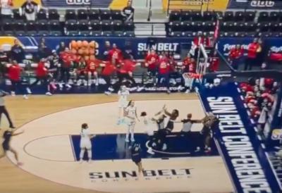 OPŠTA TUČA NA ŽENSKOJ KOŠARCI: Sudija nokautiran, isključeno sedam igračica (VIDEO)