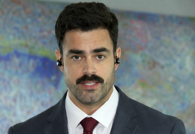 Novi voditelj informativnog programa postao glavna tema na mrežama: Svi dele njegove golišave snimke