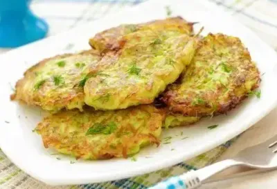 UŠTIPCI od tikvica bez KAPI ULJA i stajanja za šporetom - zdrav obrok gotov za 20 minuta: Brzi ručak od osnovnih sastojaka iz kuhinje, idealan za vruće dane