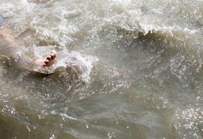 Bračni par poklopili talasi, nije im bilo spasa: Ljudi potrčali u pomoć, izvlačili ih iz vode - nastavlja se crni niz tragedija, za par meseci 50 mrtvih