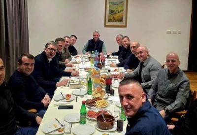 Vučić večerao sa pripadnicima Kobri: "Uz ovakve ljude znam da nisam sam... Hvala im na lojalnosti, posvećenosti i snazi"