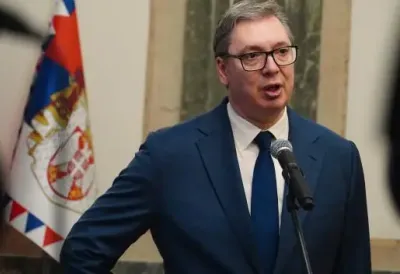 (UŽIVO) Predsednik Vučić u Crvenki:  Veliki broj građana dočekao predsednika, počeo obilazak kompanije Sigma