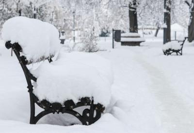 Zima ne popušta: Selo Polom zatrpano snežnim nanosima, meštani jedva stižu do kuća - svakodnevni život ozbiljno otežan (VIDEO)