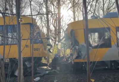 "Četiri osobe u kritičnom stanju" Detalji jezivog sudara vozova: Haos u Danskoj, helikopterima prevoze povređene (FOTO)