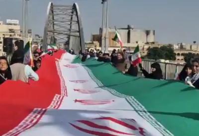 (VIDEO) Iranci formirali ''živi lanac'': Zvaničnik pozvao ljude da se okupe oko elektrana nakon pretnji Donalda Trampa - sat sve više otkucava, američki ultimatum ističe večeras