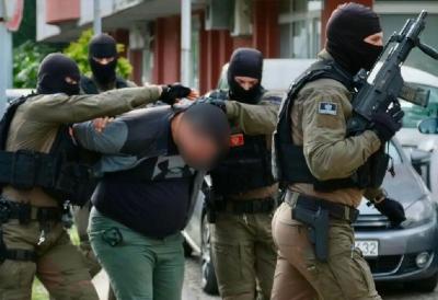 Evropol objavio fotografiju hapšenja VOĐE BALKANSKOG KARTELA: Tone narkotika zaplenjeno u 12 odvojenih operacija, a evo kako su popadali krimosi