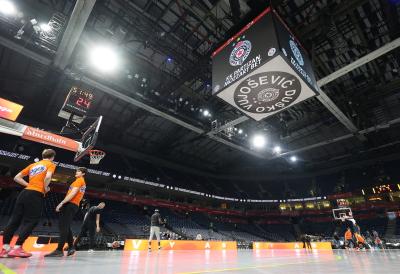 UTAKMICA JE U DRUGOM PLANU: Svi kojima je crno-belo u srcu se opraštaju od Vujoševića, igrači Partizana u posebnim majicama (FOTO)