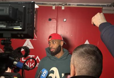 OKRIVIO I NAVIJAČE ZVEZDE: Kodi nervozan i besan stao pred novinare! Svašta je rekao (VIDEO)