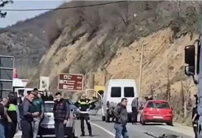 (VIDEO) Uznemirujuće: Ovo je mesto stravične nesreće kod Novog Pazara, devojčica (16) stradala na trotinetu, druga zadržana na lečenju