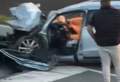 Stravična nesreća kod Kovina: Auto se raspao, delovi leteli na sve strane (VIDEO)