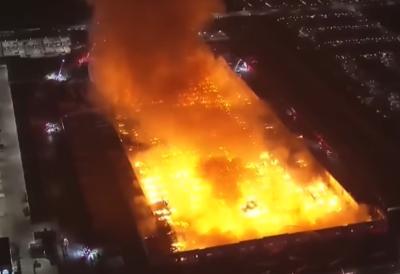 (VIDEO) Piroman iz pakla: Radnik se osvetio tako što je zapalio fabriku - Šteta milionska, a poruka jasna "Trebalo je da nas platite više"