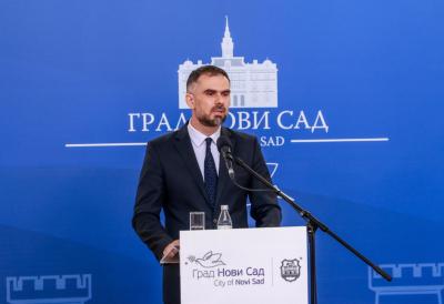 Oglasio se gradonačelnik Novog Sada nakon što je skela pala sa tržnog centra i povredila ženu: "Obezbedićemo svu negu i pomoć"