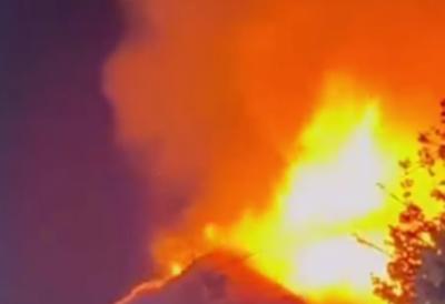 Ogroman požar u Pančevu: Vatra obasjala nebo, isplivao zastrašujuć snimak sa lica mesta (VIDEO)