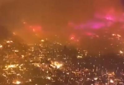 Vatrena stihija zbrisala oko 1.000 domova, raseljeno na hiljade ljudi: Objavljeni snimci munjevitog širenja požara na ostrvu (VIDEO)