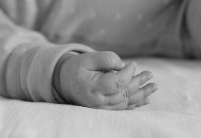 Snimci na telefonu otkrili jezivu istinu: Staratelji zlostavljali, snimali i ubili usvojenu bebu