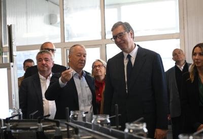 VUČIĆ U PARAĆINU  Predsednik na svečanom otvaranju novog proizvodnog pogona kompanije Vaider Srpska fabrika stakla