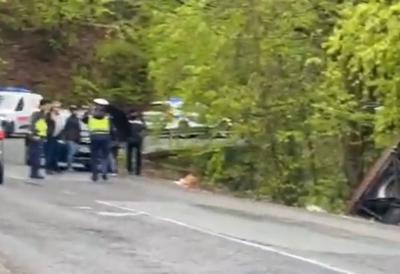 (VIDEO) Prvi snimci jezive tragedije - Putnici stajali iza vozila, usledio horor u sekundi