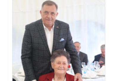 Sahranjena majka Milorada Dodika: Vučić, Karan, i drugi zvaničnici pružili podršku porodici, opelo služio patrijarh srpski Porfirije