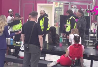 Anđelo "patosirao" Anitu pred Lukom: Izbio haos epskih razmera, obezbeđenje napravilo živi zid