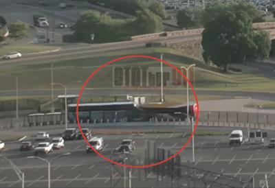 (VIDEO) Stravičan čeoni sudar autobusa, više od 20 povređenih: Drama kod Pentagona, saobraćaj satima bio paralizovan - dramatičan snimak udara vozila