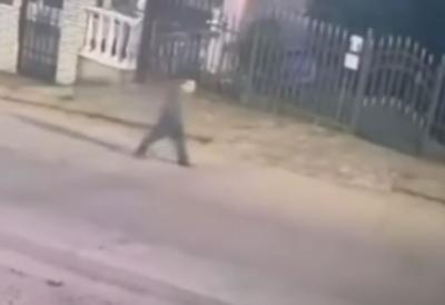 Objavljen snimak dečaka iz Niša: U pidžami prolazi ulicom, a onda mu se gubi svaki trag, policija u akciji (VIDEO)