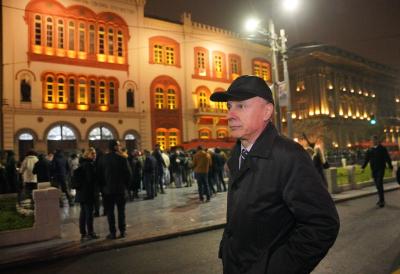 Kritika govora Vladana Đokića: Kako rektor emotivnom retorikom gradi političku naraciju i produbljuje društvene podele u Srbiji