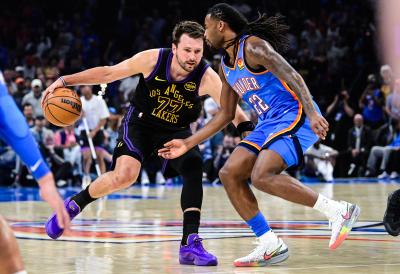 TEŽA POVREDA DONČIĆA? Luka legao na parket, moraće na MAGNETNU! Lejkersi izgubili od Oklahome, Topić igrao 12 minuta