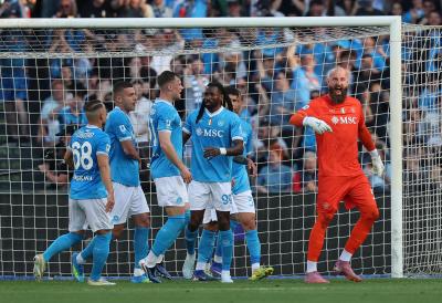 NAPOLI SE OPROSTIO OD SKUDETA: Vanja uzalud odbranio penal, Lacio slavio na Maradoni