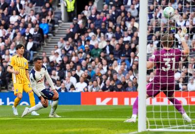 PEVCI U PETOM MINUTU NADOKNADE OSTALI BEZ POBEDE: Totenhem sve bliži ispadanju