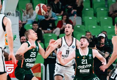 (POLUVREME) VELIKA BORBA U LJUBLJANI: Egal Cedevita Olimpije i Partizana