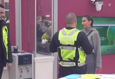 Obezbeđenje hitno upalo u Belu kuću – Aneli Ahmić unakazila Asmina, jedva su je razdvojili
