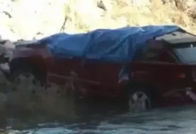 Horor u Zaječaru: Mercedes sleteo u reku, ljudi zarobljeni u potopljenom automobilu - spasioci u trci sa vremenom