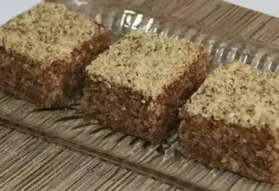 Zaboravite klasičnu baklavu: Ova bez kora sa orasima je sočnija, ne preslatka i gotova za tren – svi je prave za Lazarevu subotu