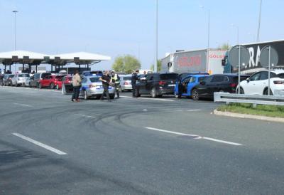 Kolaps i lančani sudar: Haos na Batrovcima, formirane kolone vozila, čekanje više od dva sata (FOTO)