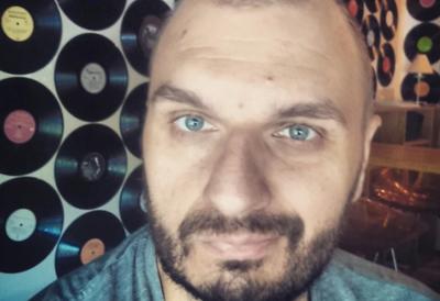 Bivšem učesniku rijalitija otac se ubio i napisao oproštajno pismo: Ostavio mu u nasleđe talenat zbog kojeg na život gleda drugačije