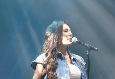 Ceci stigao veliki buket cveća: Dobila i neobično pismo, sve podelila na društvenim mrežama