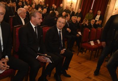 Dačić u suzama na komemoraciji Vujoševiću: Pored ministra policije i bivši predsednik Srbije došao da se oprosti od velikana