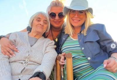 Tri žene i jedna koja stiže: Trudna Dea oduševila fotografijom sa mamom i bakom, beba Iris već je u centru pažnje