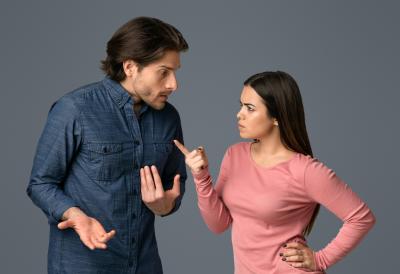 "Jedna njena navika me strašno iscrpljuje": Dečko se požalio na svoju devojku, a kad je otkrio o čemu se radi, krenula je prava lavina