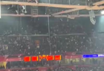 TUČA U ARENI: Delije se međusobno sukobile? Bilo je i baklji (VIDEO)