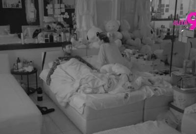 Kočnice skroz popustile: Filip uleteo kod Aneli u krevet, ona nije mogla da se uzdrži...