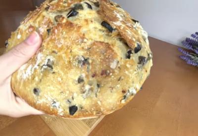 Za Veliki petak: Napravite ovaj hilandarski hleb sa maslinama - recept koji nosi duh tradicije, a pravi se lako!