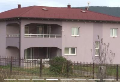 Ovo je imanje Asmina Durdžića od 700.000€: Kuća u selu sa bazenom, 13 soba, 3 kupatila i raskošnim dvorištem