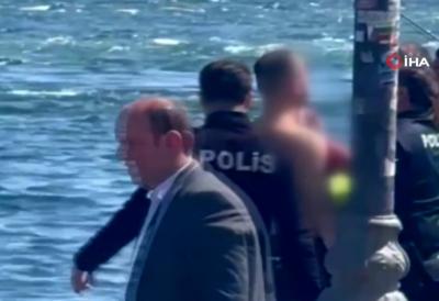 (UZNEMIRUJUĆI VIDEO) Ukrao nož za doner iz kioska, pa sebi prerezao vrat: Horor usred dana u Istanbulu! Isplivao snimak sa lica mesta