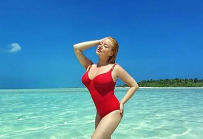 "Razveli smo se i otišli na piće" Pevačica okončala brak, pa procvetala u novom ljubavnom poglavlju