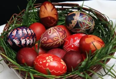 Ako držite JAJA u KORPI na stolu, možete se OTROVATI! Nutricionista upozorava koliko dugo smete da ih jedete nakon Uskrsa i koliko komada dnevno je bezbedno